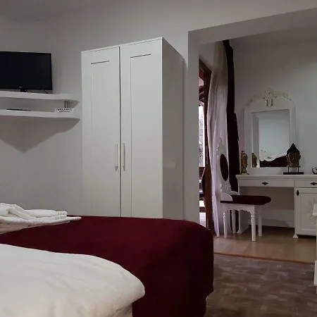 Domeniul Regal Pensiune Curtea de Argeş