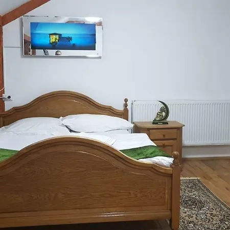 Domeniul Regal Pensiune Curtea de Argeş