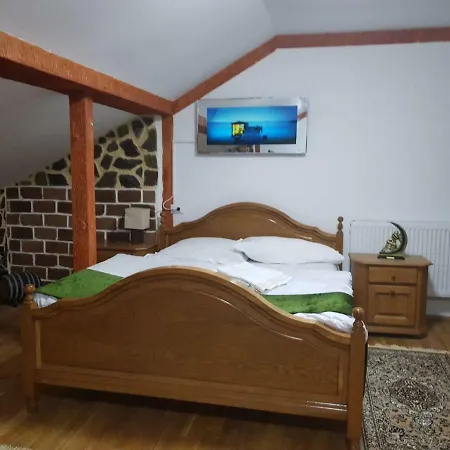 Domeniul Regal Pensiune Curtea de Argeş